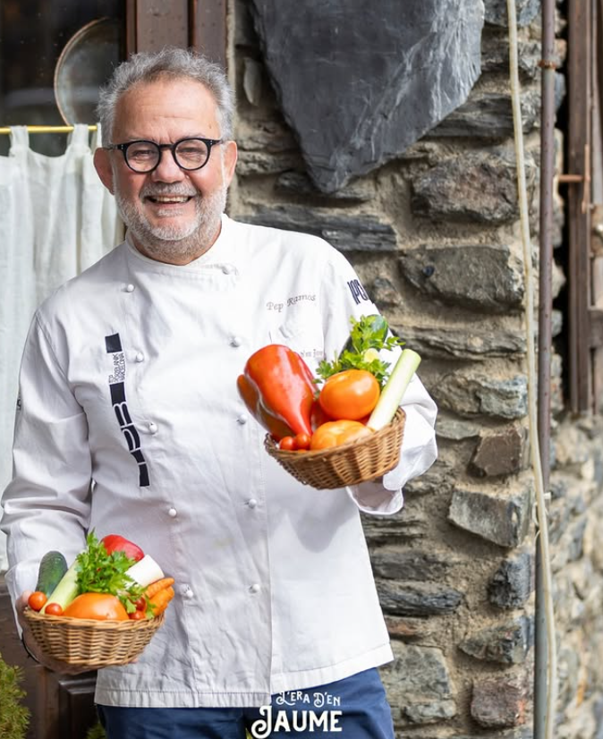 Cuina amb història, tradició amb ànima. Creiem en la qualitat dels productes, en el sabor tradicional i en la calidesa de compartir un bon plat. Perquè menjar és molt més que alimentar-se, és una experiència.