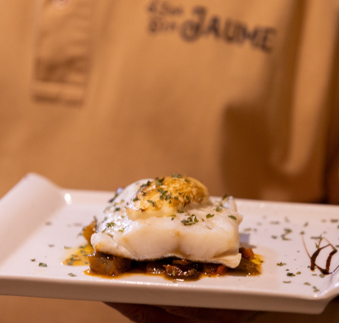 Seleccionem cada producte amb cura, i preparem els nostres plats amb dedicació i passió 🤍