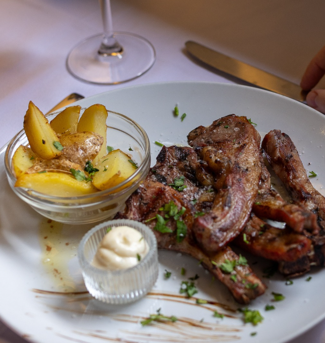 Descobriu l'autenticitat de la cuina casolana, on cadascun dels nostres plats és un tribut a la tradició andorrana 👨‍🍳