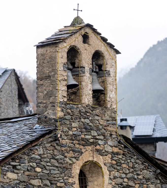 Estem situats a Llorts; vine i sent la màgia de la nostra Borda, on cada àpat és una celebració de la història, la família i la bona taula