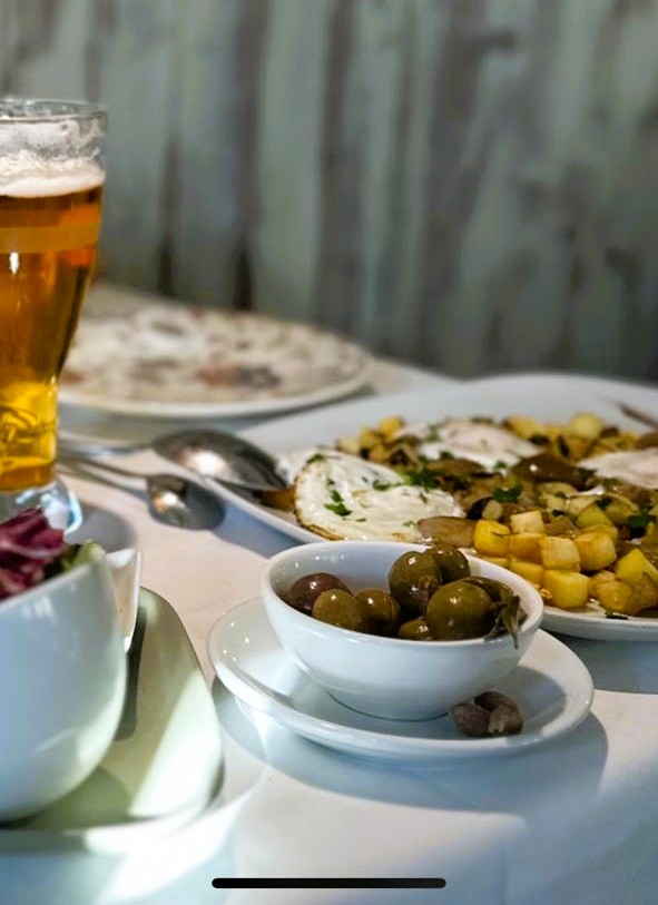 🍖🌿 L’ERA D’EN JAUME BORDA TÍPICA I RESTAURANT A ORDINO TRADICIÓ, QUALITAT I UN ENTORN QUE PARLA SOL. EL MILLOR RESTAURANT D’ORDINO. A L’Era d’en Jaume, a Ordino, la cuina tradicional andorrana pren vida amb passió i respecte per la terra. Treballem amb carns de proximitat, de ramaders locals, per oferir-te plats que porten el sabor autèntic del nostre país al teu plat. 🔥 Especialitats a la brasa, estofats cuinats a foc lent, i sabors que han passat de generació en generació, cuidats com un tresor. Possiblement el millor Restaurant d'Ordino i d'Arcalis. ☀️ I ara, amb l’arribada del bon temps… La nostra terrassa ja és oberta, en un entorn natural i exclusiu a Llorts (Ordino), on cada àpat es transforma en una experiència. 📞 Reserva recomanada — som un d’aquells llocs que es descobreixen un cop… i es tornen a visitar sempre. L’Era d’en Jaume és molt més que un restaurant. És patrimoni gastronòmic viu d’Andorra. Al costat de la ruta del ferro i anant cap a Arcalis i el Parc Natural de Sorteny, un parc on hi ha més de 700 plantes endèmiques i 300 tipus d’insectes i sargantanes que només són aquí a andorra a Sorteny. Estem just al costat del PARADÍS. #LEraDenJaume #OrdinoTéSabor #CuinaTradicionalAndorrana #ProducteDeProximitat #CarnsDeQualitat #TerrassaAmbEncant #BrasaAndorrana #RestaurantAmbÀnima #AndorraGourmet #GastronomiaDeMuntanya #MomentsAmbSabor #ReservaAmbTemps #MenjarComAbans #ExperiènciaOrdino 📸🍽️🌄#Sorteny #RutadelFerro #Paradis #Andorra #RestauranteAndorra #andorraRestaurantes