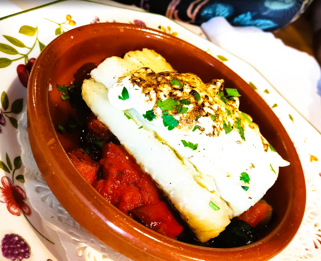 🍷🏔️ BORDA TÍPICA D’ORDINO L’ERA D’EN JAUME. SABOR AUTÈNTIC, CUINA TRADICIONAL A ORDINO. Benvinguts a la millor borda típica de Llorts, al cor de la parròquia d’Ordino, on la tradició i l’hospitalitat es troben en cada plat i cada racó. 🔥 A L’Era d’en Jaume, gaudiràs de la cuina tradicional andorrana elaborada amb productes frescos i de qualitat, en un entorn rústic i acollidor que conserva l’essència de les bordes originals del segle XVII. 🍽️ Algunes especialitats que no et pots perdre: – Peus de porc amb cargols i bolets – Morro de bacallà gratinat amb allioli – Múrgoles i varietats de bolets de temporada – Carns a la brasa i guisats casolans – Postres artesans i vins seleccionats 🌿 El servei és proper i familiar, i l’ambient convida a la sobretaula llarga i tranquil·la. 📍 Situat just al costat de l’Església romànica de Sant Serní, en un entorn de postal. Vine a descobrir per què L’Era d’en Jaume és una visita imprescindible per als amants de la bona cuina a Ordino i la tradició andorrana. #EraDenJaume #RestaurantOrdino #LlortsAndorra #BordaTípica #autenticacuina #CuinaTradicionalAndorrana #GastronomiaDeMuntanya #PeusDePorc #BacallàGratinat #BoletsDeTemporada #CarnsALaBrasa #CuinaDeCasserola #RestaurantAmbEncant #AndorraRestaurants #CuinaAutèntica #BordaRustica #OrdinoGastronòmic #MenjarComCal #SaborsDeLaTerra #CuinaDeProximitat #RestaurantFamiliar #VisitaImprescindible #OrdinoesViu #viuaOrdino 📸🍽️