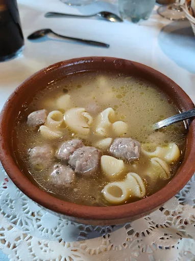 🔥 Carns a la brasa com no les has tastat mai. Restaurant Borda L’Era d’en Jaume el millor restaurant d’Ordino. A L’Era d’en Jaume, a Ordino, cuinem amb passió i amb el millor aliat: el forn Josper, que ens permet preparar carns a la brasa amb una textura i sabor incomparables. Gràcies a la seva alta temperatura i al carbó vegetal, les carns es couen simultàniament pels dos costats, conservant tots els sucs i l’aroma fumat que les fa úniques. 🍽️ I si vols començar amb bon peu… tasta el nostre foie casolà o el paté fet a mà, elaborats a la nostra cuina amb receptes pròpies i productes de proximitat. 🌿 La nostra cuina andorrana és honesta, saborosa i feta amb respecte pel territori. 🌞 A l’estiu, gaudeix-ho tot des de la nostra terrassa, un espai únic a la zona, envoltat de natura i calma. 🏡 Espais acollidors, ambient de borda típica i un servei que et fa sentir com a casa. 📍 Vine a descobrir L’Era d’en Jaume, possiblement la millor borda d’Ordino. #EraDenJaume #RestaurantOrdino #CarnsALaBrasa #FornJosper #FoieCasolà #PatéFetAMà #CuinaDeProximitat #TerrassaAmbEncant #BordaAndorrana #GastronomiaAndorrana #SaborsDeMuntanya #MenjarAmbÀnima #OrdinoAutèntic #CuinaTradicional #AndorraGastronòmica