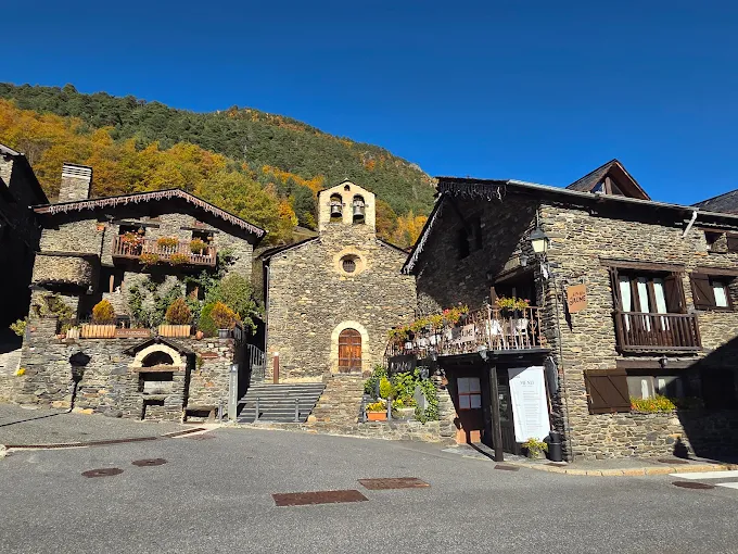 🏔️✨ Era d’en Jaume. La Borda típica andorrana per excel·lència✨🏔️ Al poble de Llorts, a Ordino, anant cap a l’esquí resort d’Arcalís GrandValira, us espera la nostra cuina de muntanya amb plats que enamoren. 🐟 Avui destaquem el nostre bacallà salvatge gratinat amb allioli, una recepta tradicional que combina producte autèntic i sabor intens.🍴 A més, podeu gaudir d’un menú exclusiu a preus molt ajustats, amb la millor selecció de plats de la cuina andorrana i mediterrània. No us oblideu de les postres casolanes, flam de mató, mel i mato, coulant de xocolata. I també les carns a la brasa al Josper. 📲 Reserva la teva taula per WhatsApp i viu l’experiència gastronòmica d’una borda amb encant, on tradició i qualitat es donen la mà. 🔥 Vine a descobrir per què l’Era d’en Jaume és sinònim de cuina autèntica i acollidora a Andorra. #EraDenJaume #BordaOrdino #AndorraGastronomia #CuinaDeMuntanya #BacallàSalvatge