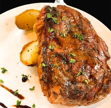 🔥 Era d’en Jaume – Tradició i sabor al cor d’Andorra 🔥 A casa nostra gaudireu de les carns prèmium cuinades al forn Josper, amb aquell toc de brasa que les fa úniques, i també de les nostres carns guisades a foc lent amb bolets d’Andorra, un homenatge a la cuina tradicional de la muntanya Andorrana i de tots els Pirineus. 🍴 També us oferim altres especialitats que combinen autenticitat i qualitat, pensades per fer-vos sentir com a casa. 🎄 Recordeu que ja podeu reservar per als sopars i dinars d’empresa o familiars de Nadal, i celebrar aquestes festes amb la millor gastronomia i un ambient acollidor. 📞+376 351 602. Truqueu-nos i assegureu la vostra taula per viure una experiència inoblidable a Era d’en Jaume.